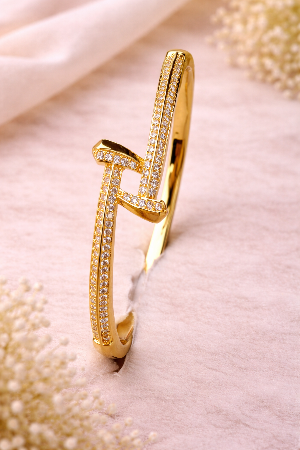 Ilanja Golden Curve Bracelet