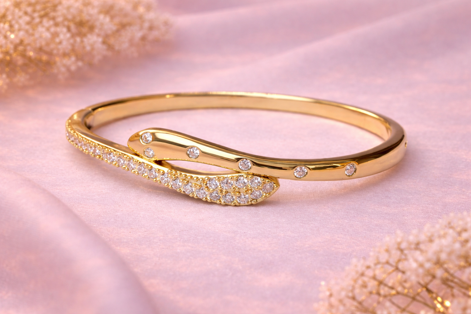 Ilanja Golden Curve Bracelet