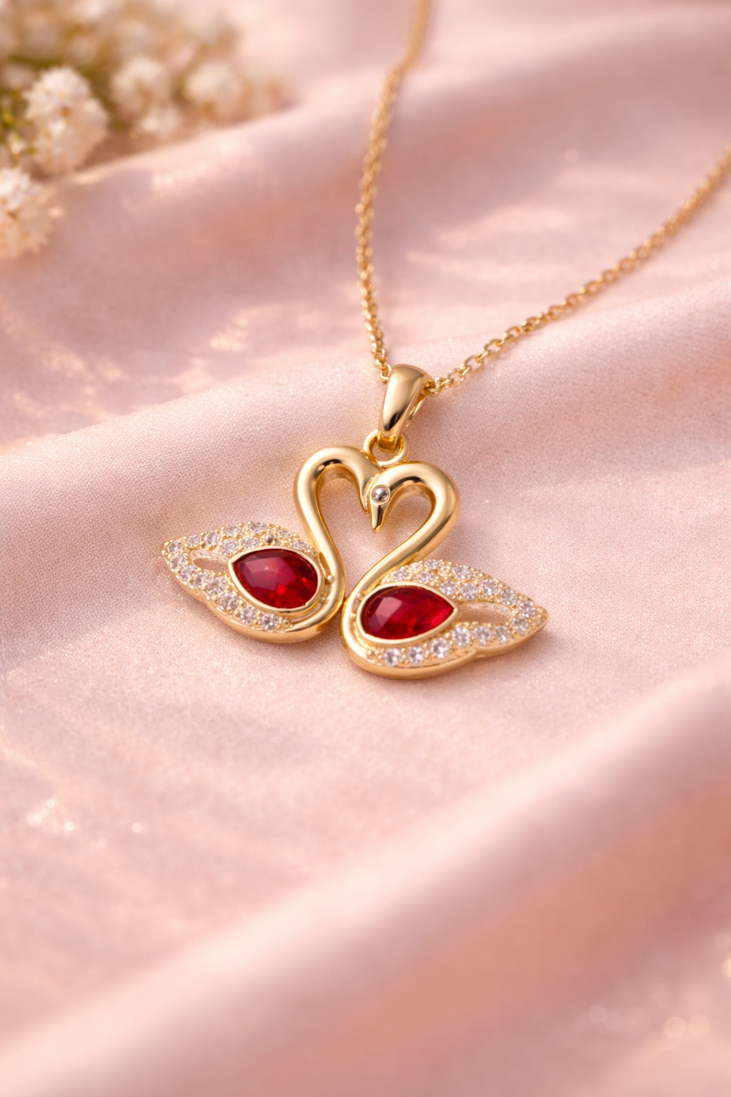 Ilanja Lovebirds Swan Pendant