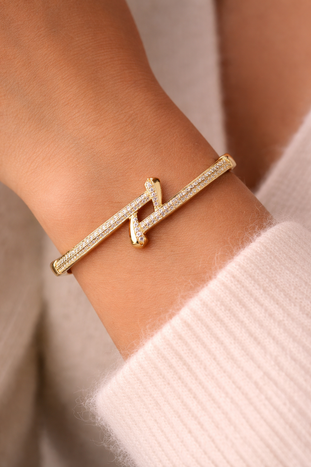 Ilanja Golden Curve Bracelet