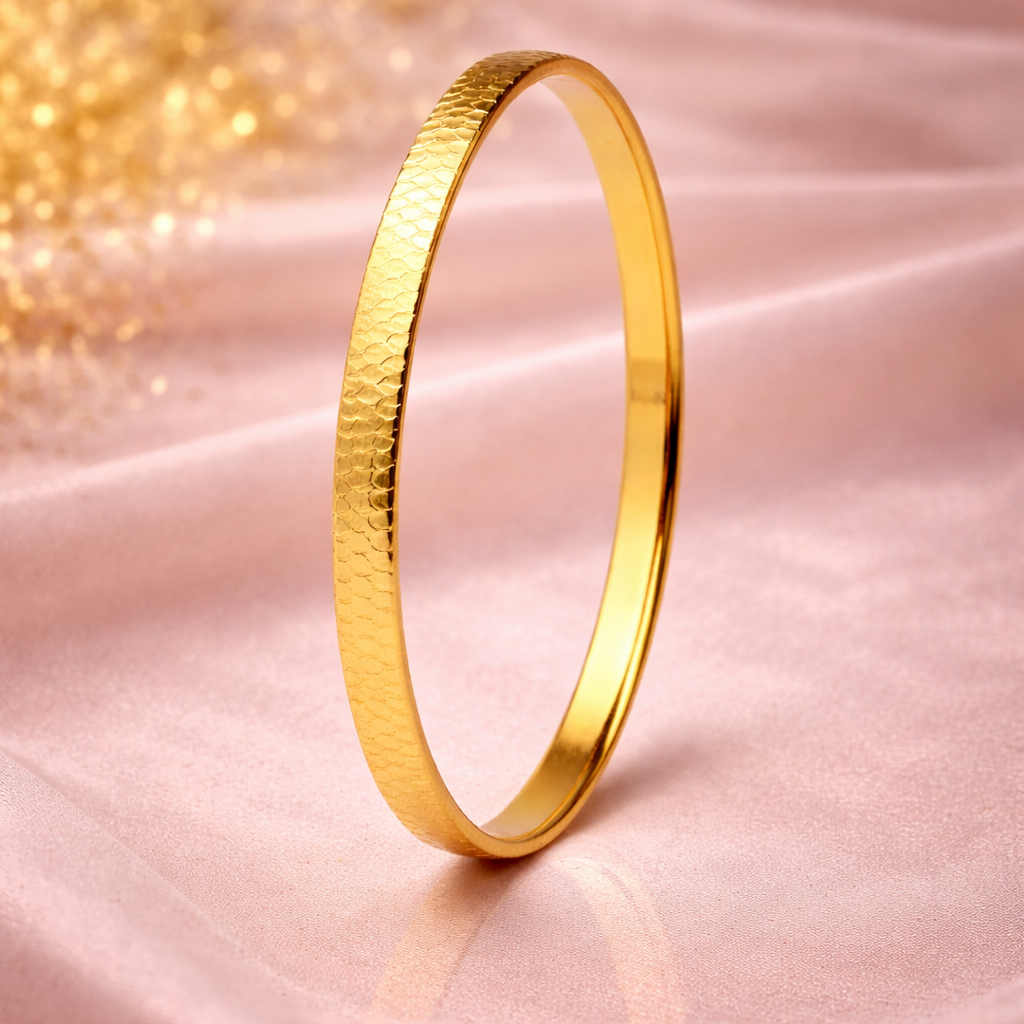 Ilanja Eterna Gold Texture Bangle