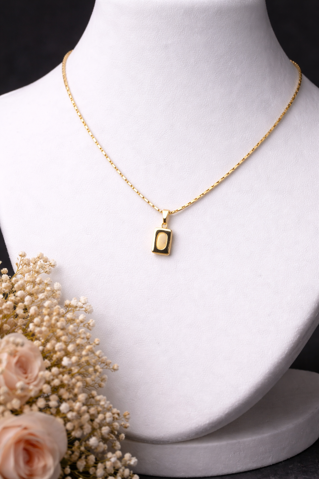 Ilanja LumiSquare Gold Pendant