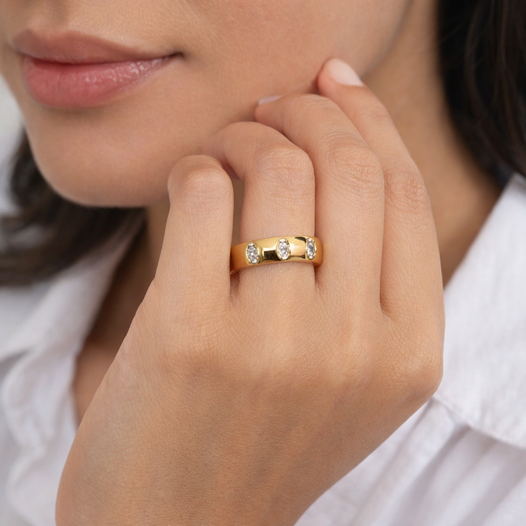 Ilanja Nova Arc Gold Ring