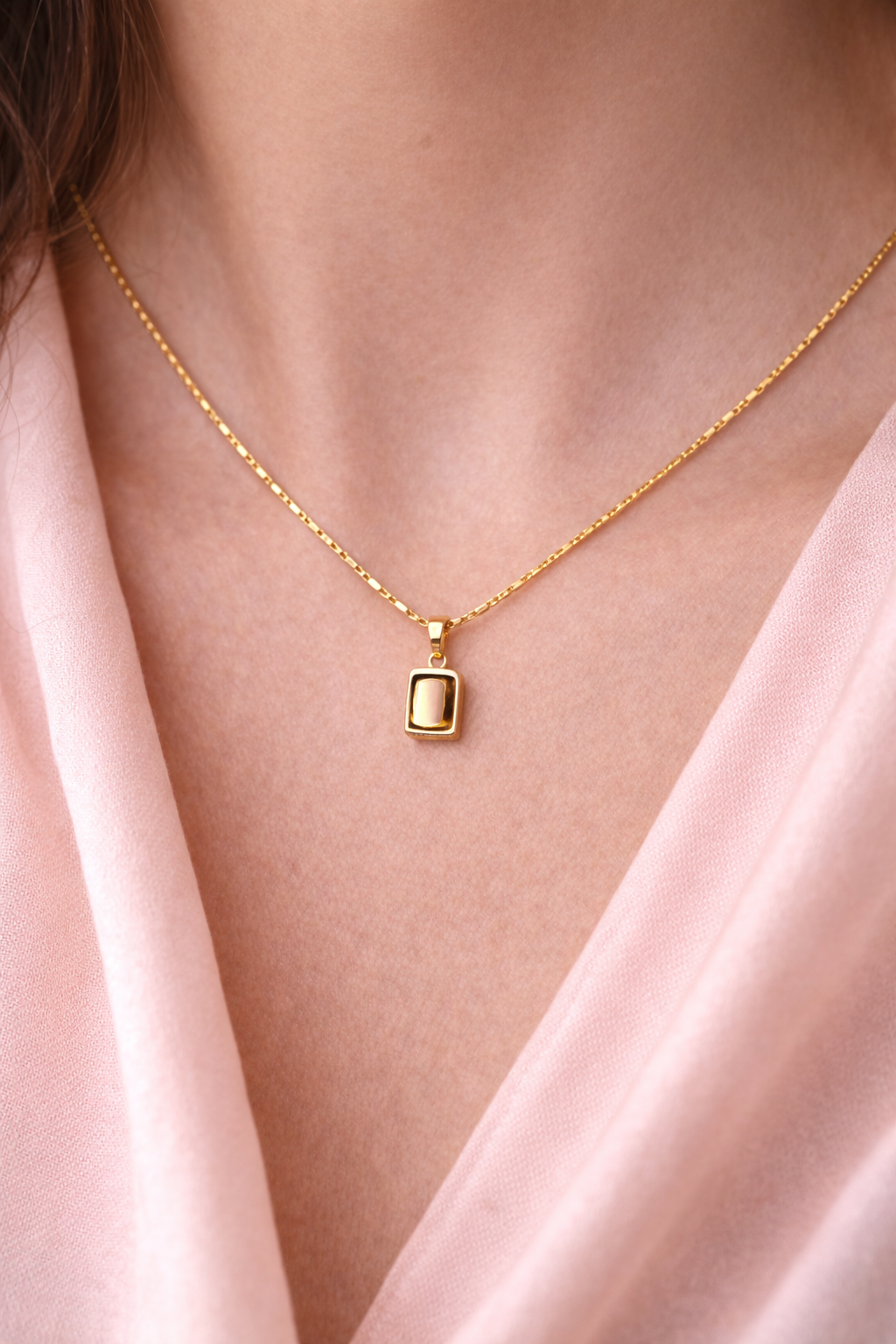 Ilanja LumiSquare Gold Pendant