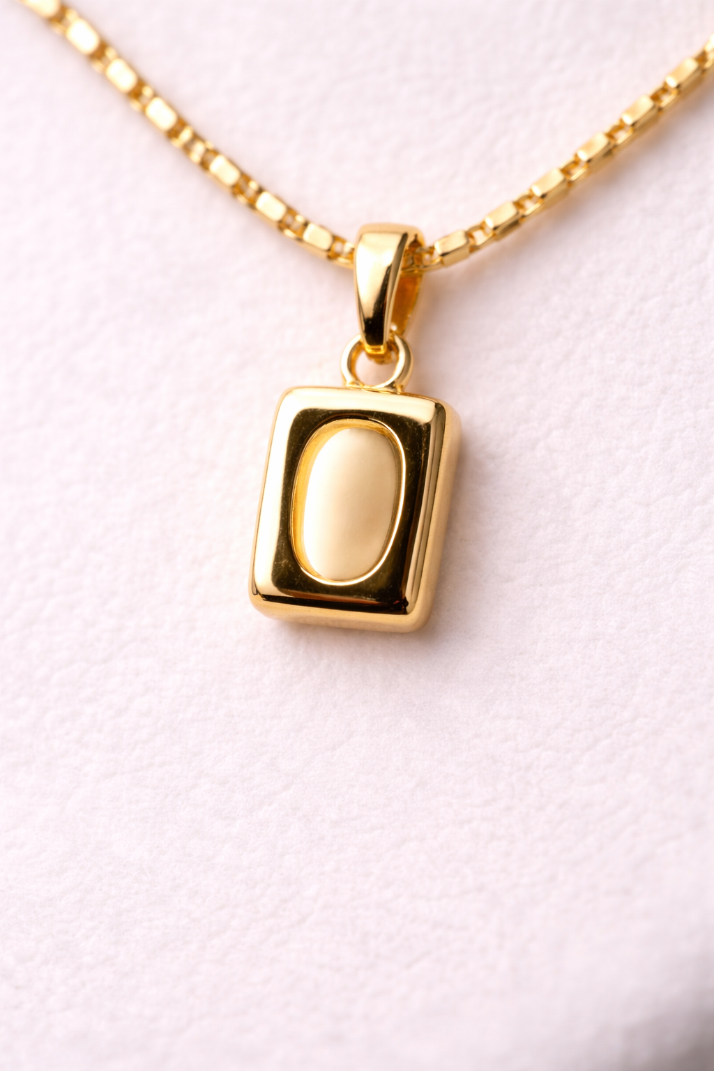 Ilanja LumiSquare Gold Pendant