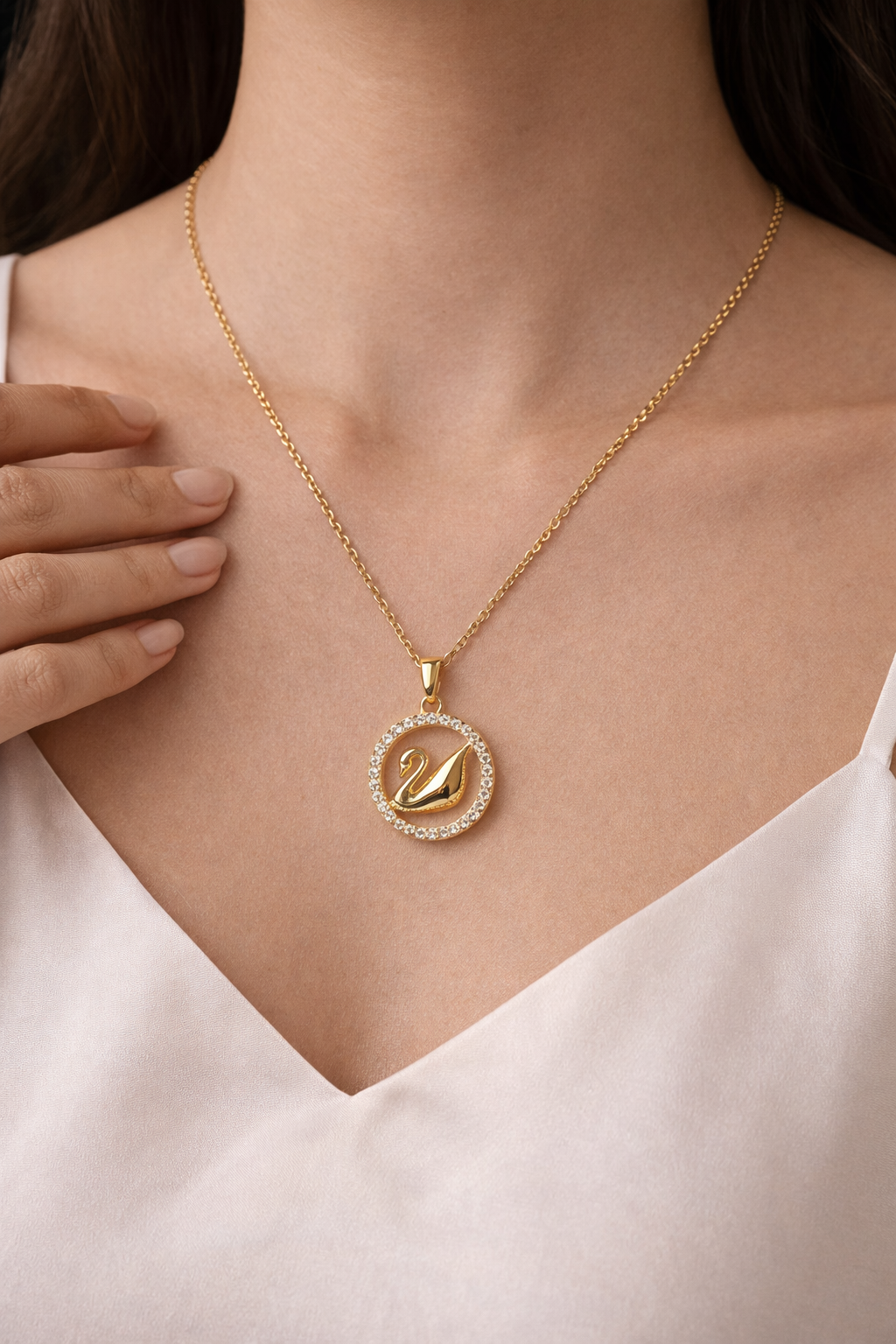 Ilanja Sparkle Swan in Circle