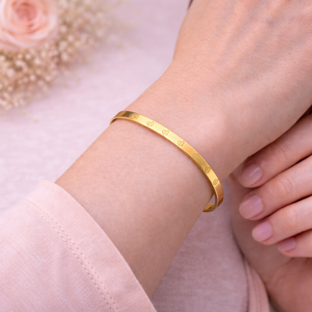Ilanja Golden Heart Bangle